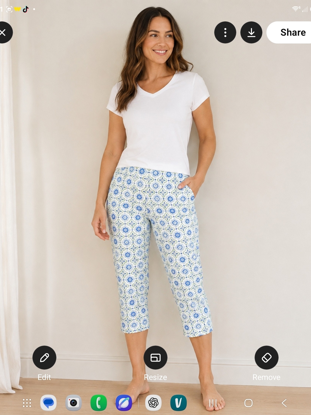 croft & barrow Blue and White Printed Capris